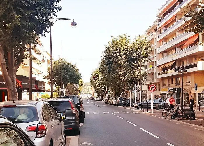 3 Pieces A 200 M De La Mer. *